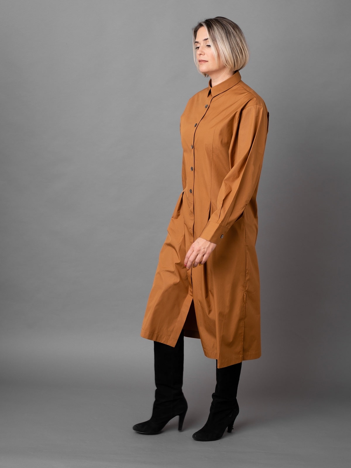 Kleid Martigny mit Oversize Ärmel in Farbe Cognac